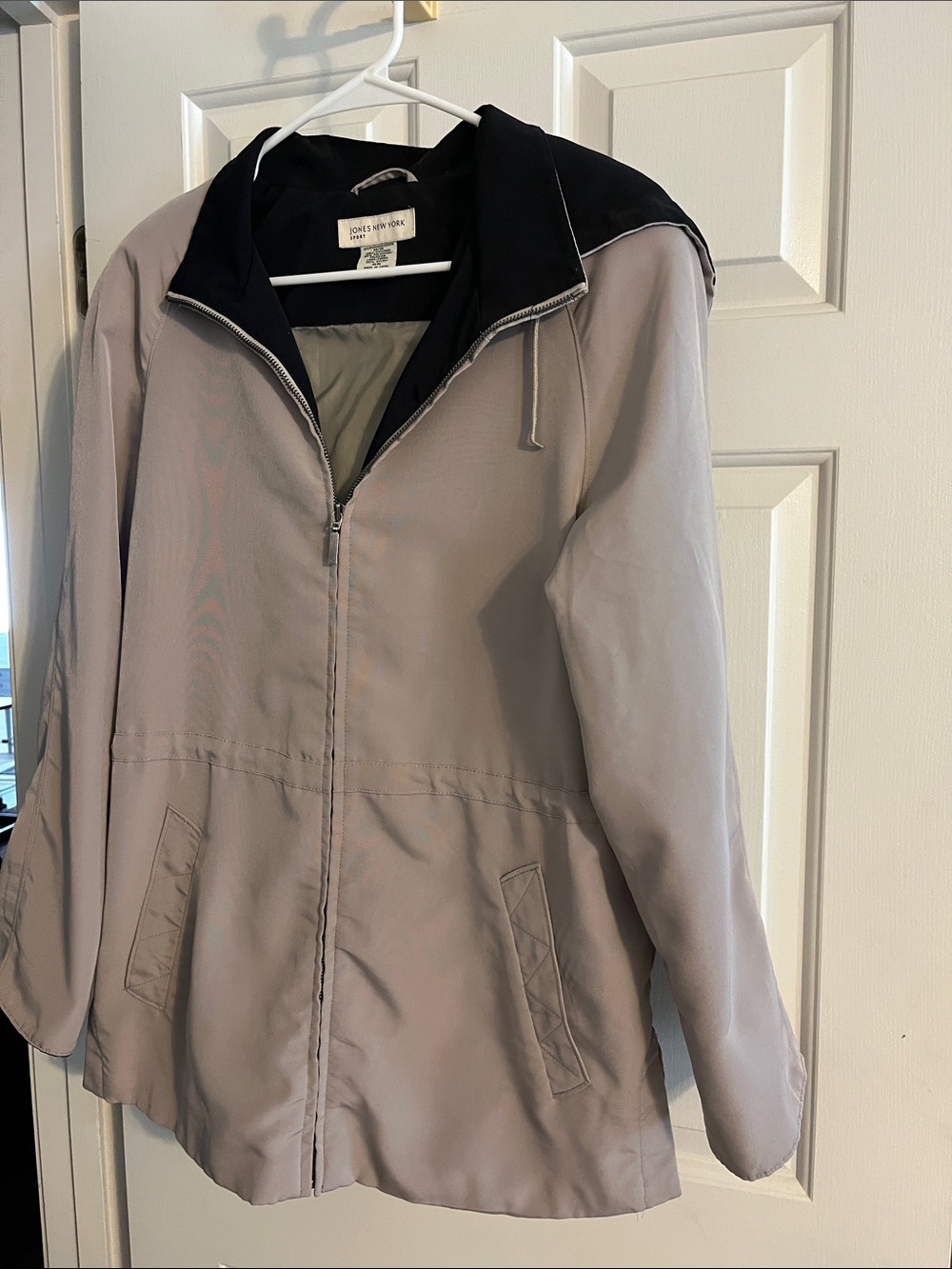 Jones New York Light Gray Utility Zip Jacket with Black Collar